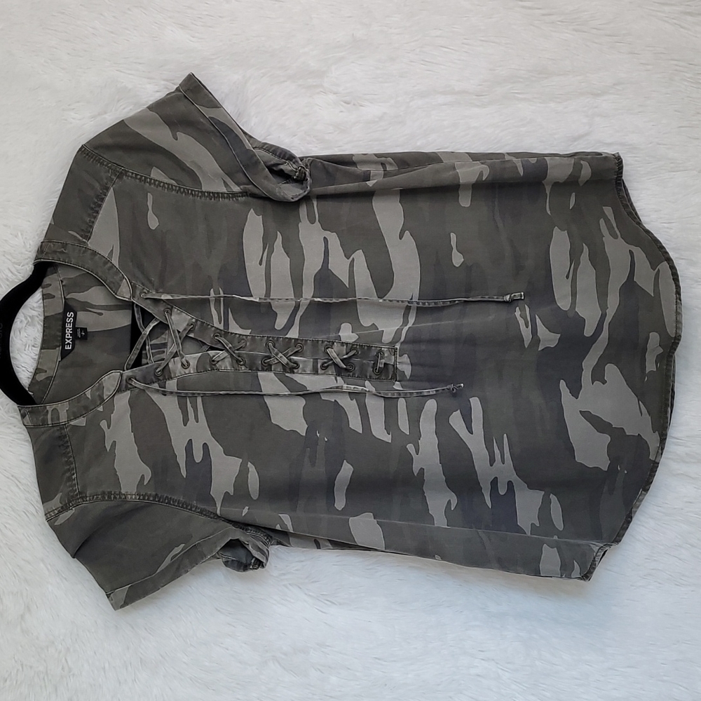 Express Camo Top
